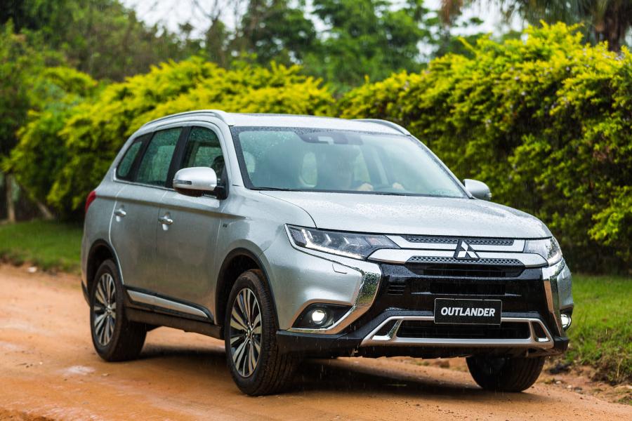  Mitsubishi Outlander HPE-S 2018 года  (LA) (фото 20 из 40)